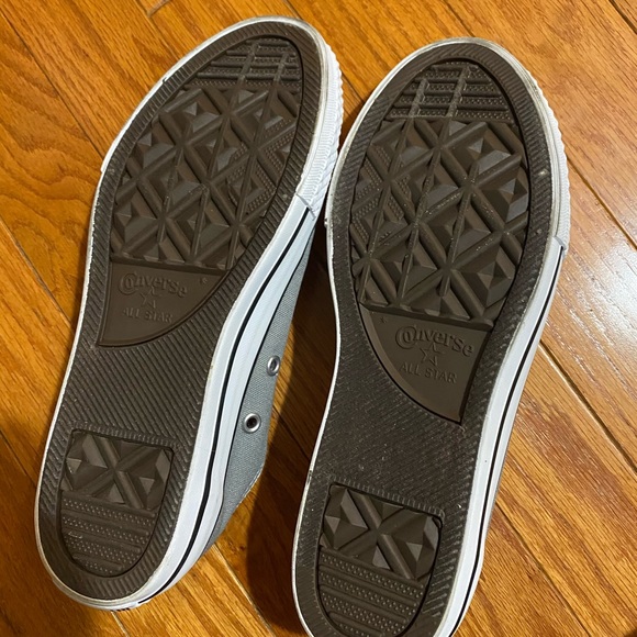 Never worn Converse 💜 - Picture 2 of 3